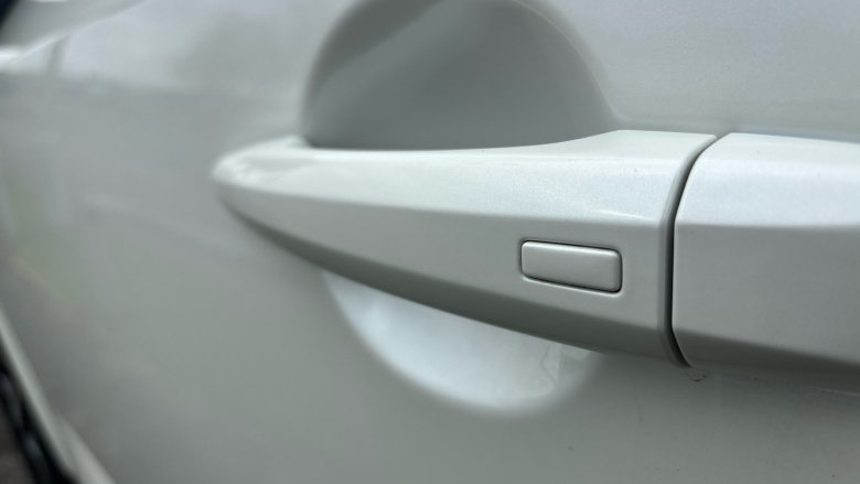 Nissan Qashqai 1.3 DiG-T MH N-Connecta 5dr Petrol Hatchback